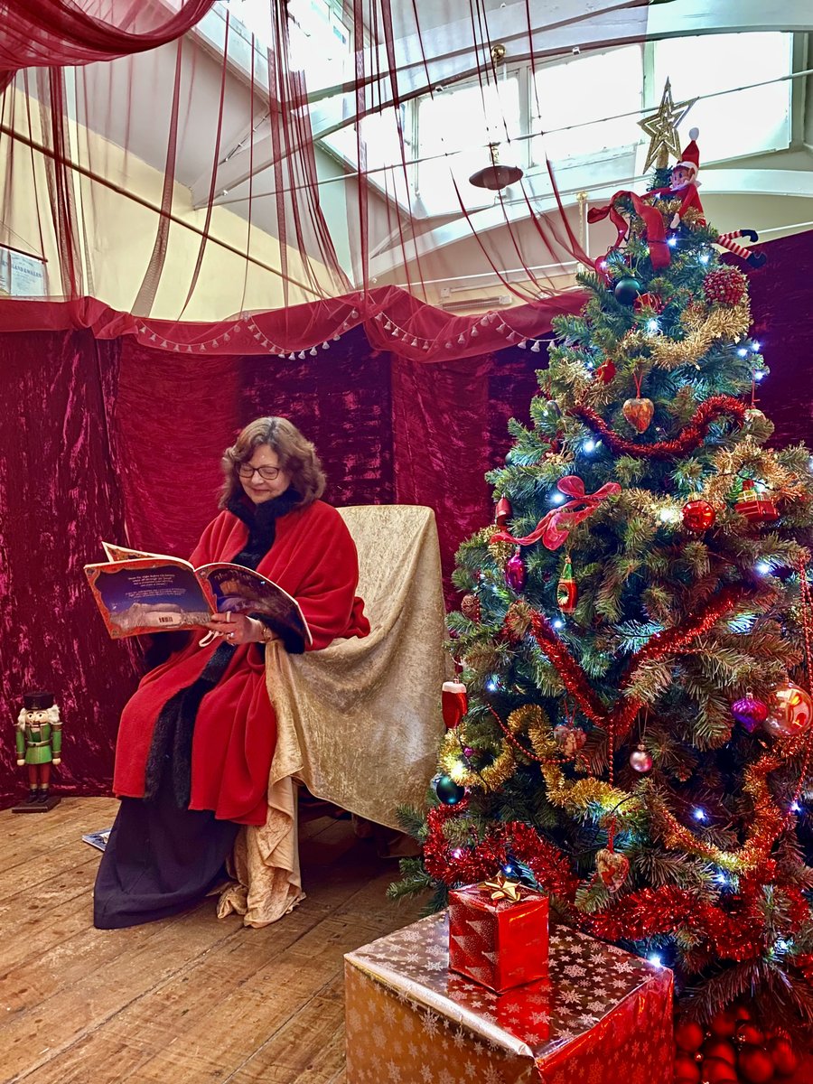 Here is a picture I wanted to share with you. Last week, our kind volunteer was reading a Christmas story. 

AND this week we are happy to inform you Santa is coming🎅❤️

✅ Sat 18, Sun 19, Wed 22, Thur 23 Dec
✅ Tickets on our site bit.ly/3GSJYkg

#hitchin #hitchintown