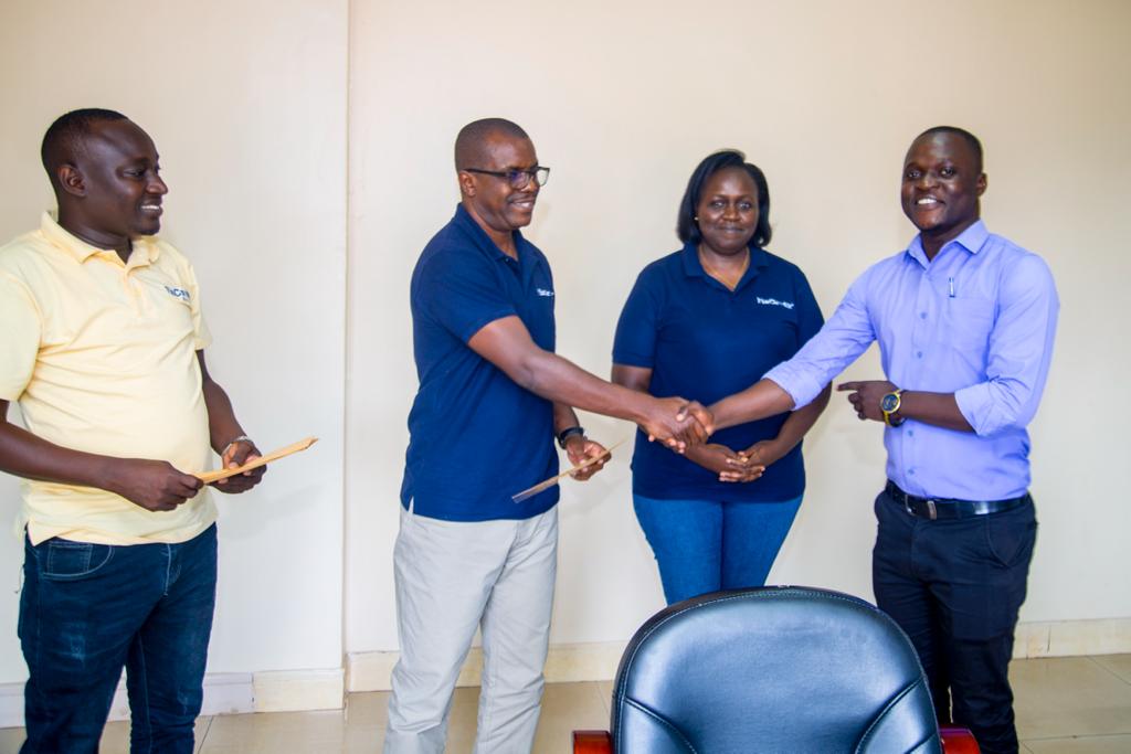 FinCreditUgLtd's tweet photo. Our MD had a handshake with the Top employees of the year and also awarded them with a token of appreciation.
We applaud the hard work they put in to make sure they deliver the best financial services to you.
Kudos!!
#FinCredit #TopEmployees https://t.co/jDoVisfPFQ