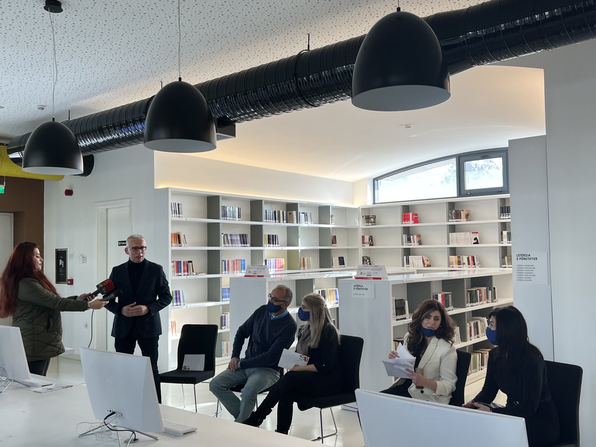 bibliotech_al's tweet photo. #BiblioTech iu bashkua bibliotekës më cool në vend!👩🏻‍💻📚 #BibliotechKorca
Falenderojmë @BashkiaKorce dhe bibliotekën publike "Thimi Mitko" jo vetëm për mikpritjen e ngrohtë por edhe ...https://t.co/XqVdzb6clr https://t.co/H2ijRKSsuD