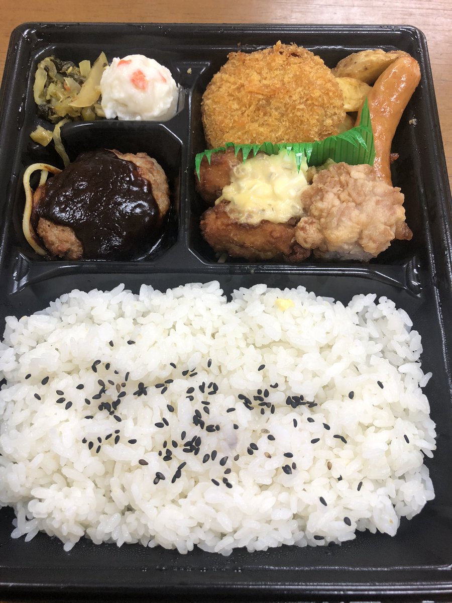 今日の賄い🍱 ✨✨✨✨✨✨✨✨✨✨ の 色んなおかずが入ってて 私、これ好き😋