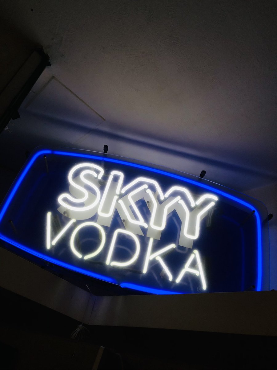 スカイウォッカ ネオン SKYY VODKA 非売品】SKYY VODKA ネオン Explore