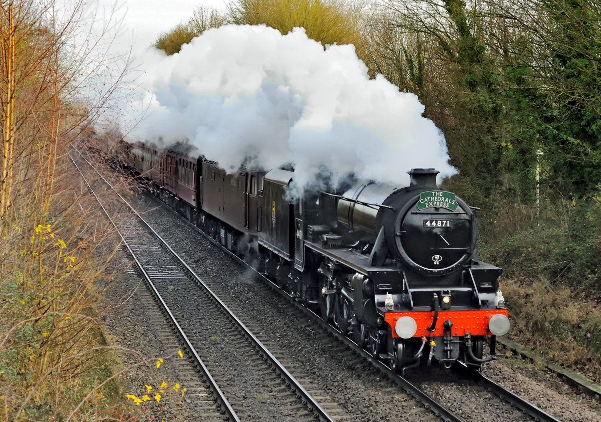 Steam_Dreams's tweet photo. #FlashbackFriday to this impressive photo that Tony Bartlett captured of The Cathedrals Express near Whitchurch, back in December 2018. 🛤️

📸 Photo taken by Tony Bartlett

#steamdreams #cathedralsexpress #steamtrains #daytrip https://t.co/Mrm5wLw802
