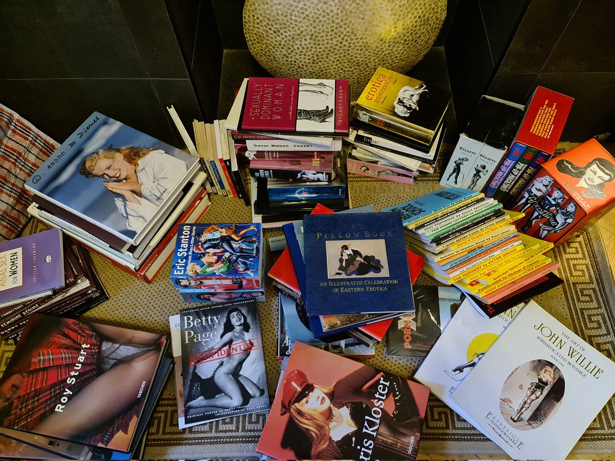 Back to Twickenham to see an old friend of WBAP. Rupert a solicitors agent has passed a few nice pich-ups our way, this time it is his own collection up for grabs! #Exotique #BettyPage #RoyStuart #JohnWillie #EricStanton #DorisKloster