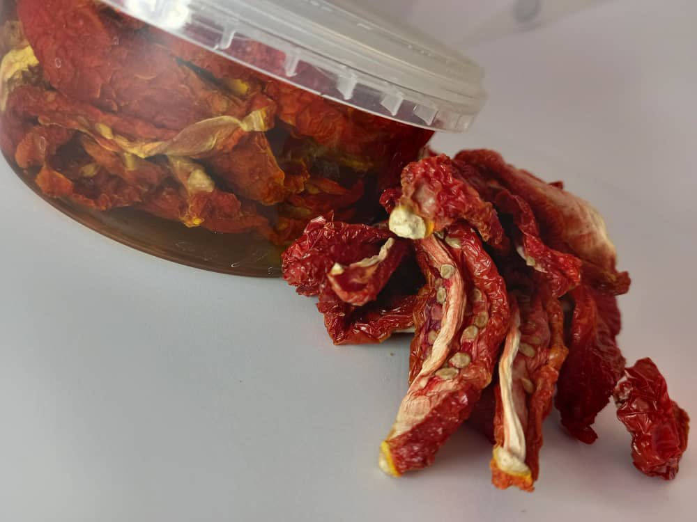 ScoffMaster's tweet photo. Sundried tomatoes in olive oil or just plain or dried &amp; seasoned .. add these baddies to your #charcuterie #charcuterieboard 

#sundried #sundriedtomatoes #foodporn #foodie #foodpreservation #scoffmasterspecialrecipe #scoffersgobag #scoffmaster #foodforthesoul #madeinzimbabwe https://t.co/XnxF25qRdW