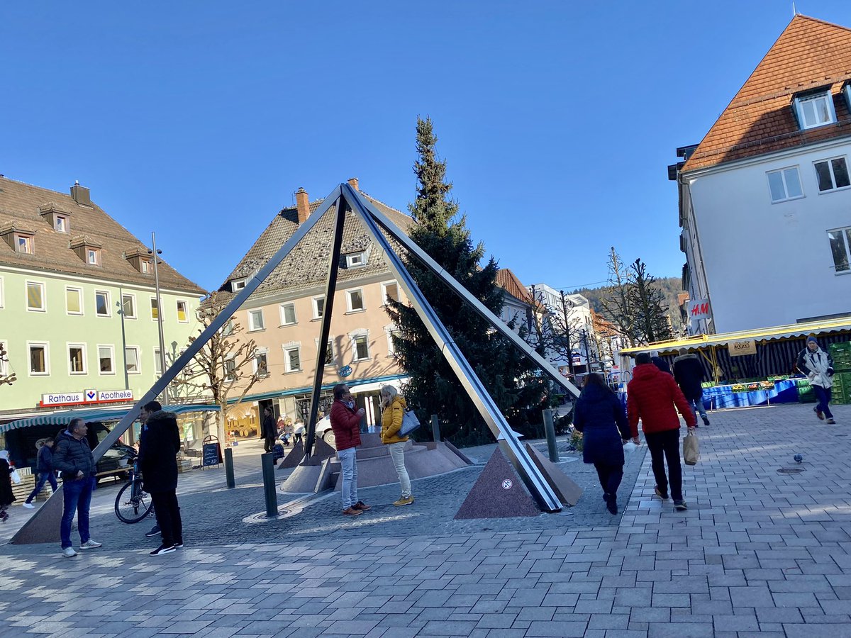 hoomygumb's tweet image. Currywurst-Lunch auf dem Wochenmarkt 😋