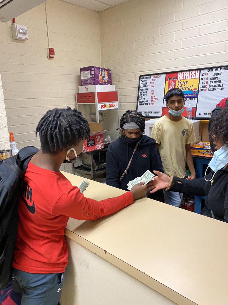 FMSJrBetaClub's tweet photo. Beta Members learning life skills while working the concession stand! @FairfieldMiddle https://t.co/pddol5qT8w