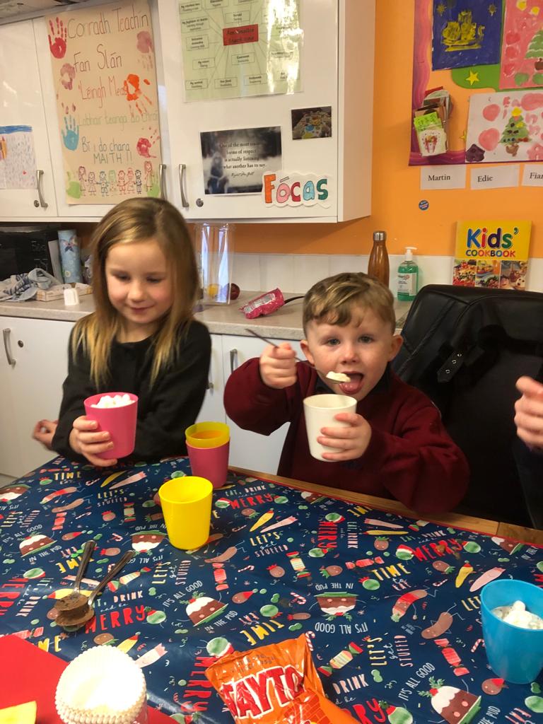 Seo an Nollaig 🥰
Cooking, creating, and sharing food together - making happy Christmas memories in Teachín <a href="/amuineill/">Áine-Máire</a> @anna_weed #cothú <a href="/nurtureni/">nurtureni</a> <a href="/nurtureuktweets/">nurtureuk</a>
