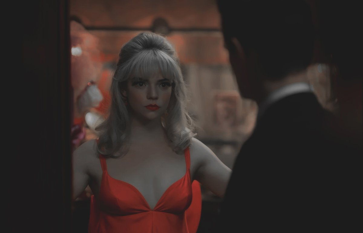 ㅤ
amycus: madre dice que no puedes ir con ese vestido.
alecto: ¿por qué?
amycus: dice que te queda algo escaso.
alecto: ¿perdón? 
ㅤ
