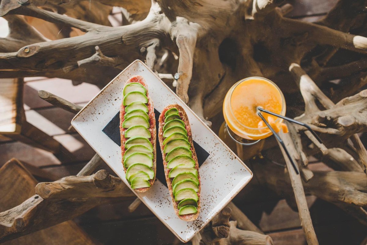 ¿Sabes que el aguacate es un " Super Alimento"?
Esta fruta de nuestra tierra es una fuente alta de vitaminas y minerales destacando la vitamina E y ácidos grasos insaturados, todo un lujo que nos da nuestra Costa Tropical
¿Desayunas con nosotros?

#aguacate #Motril #costatropical
