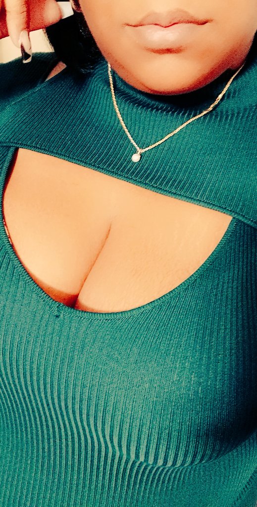 GoddessSuga1's tweet photo. The girls wanted ti say hi 🥴 currently 6 drinks in 
Findom https://t.co/SRPWybWhY3