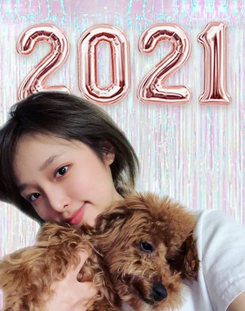 timeto_yena's tweet photo. 210101 아이즈원 IG

#최예나 #예나 #yena #イェナ
#아이즈원 #IZONE https://t.co/6uQKaqAJC5