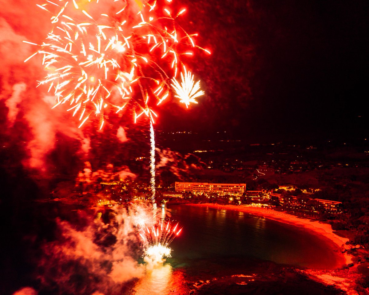 Happy New Years from all of us at the Mauna Kea Beach Hotel! We're bringing in the New Year with a few bangs. 🎆💥