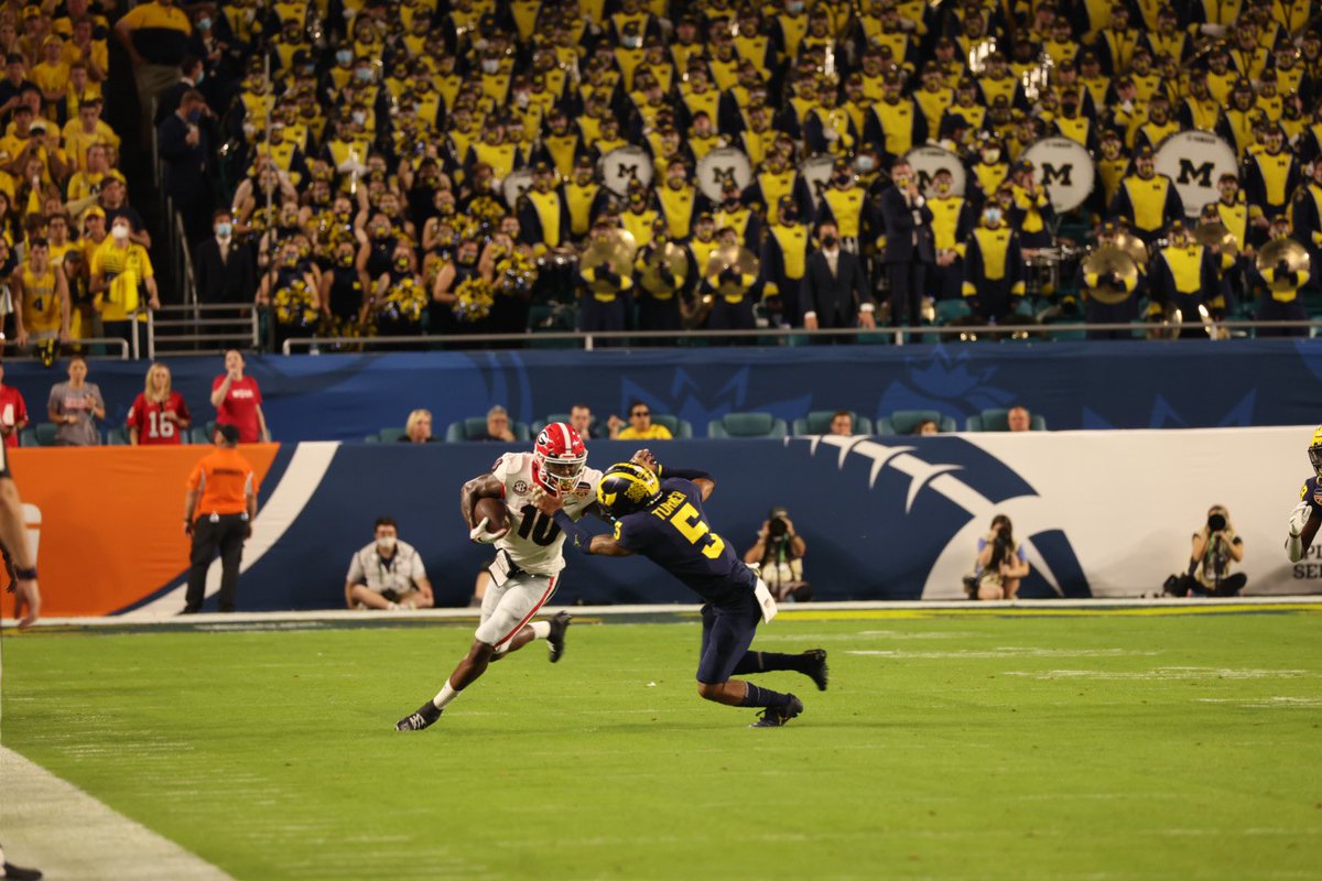 universityofga's tweet photo. Your Georgia Bulldogs lead 27-3 at halftime!

#OrangeBowl #GoDawgs https://t.co/9HkB5g9CoG