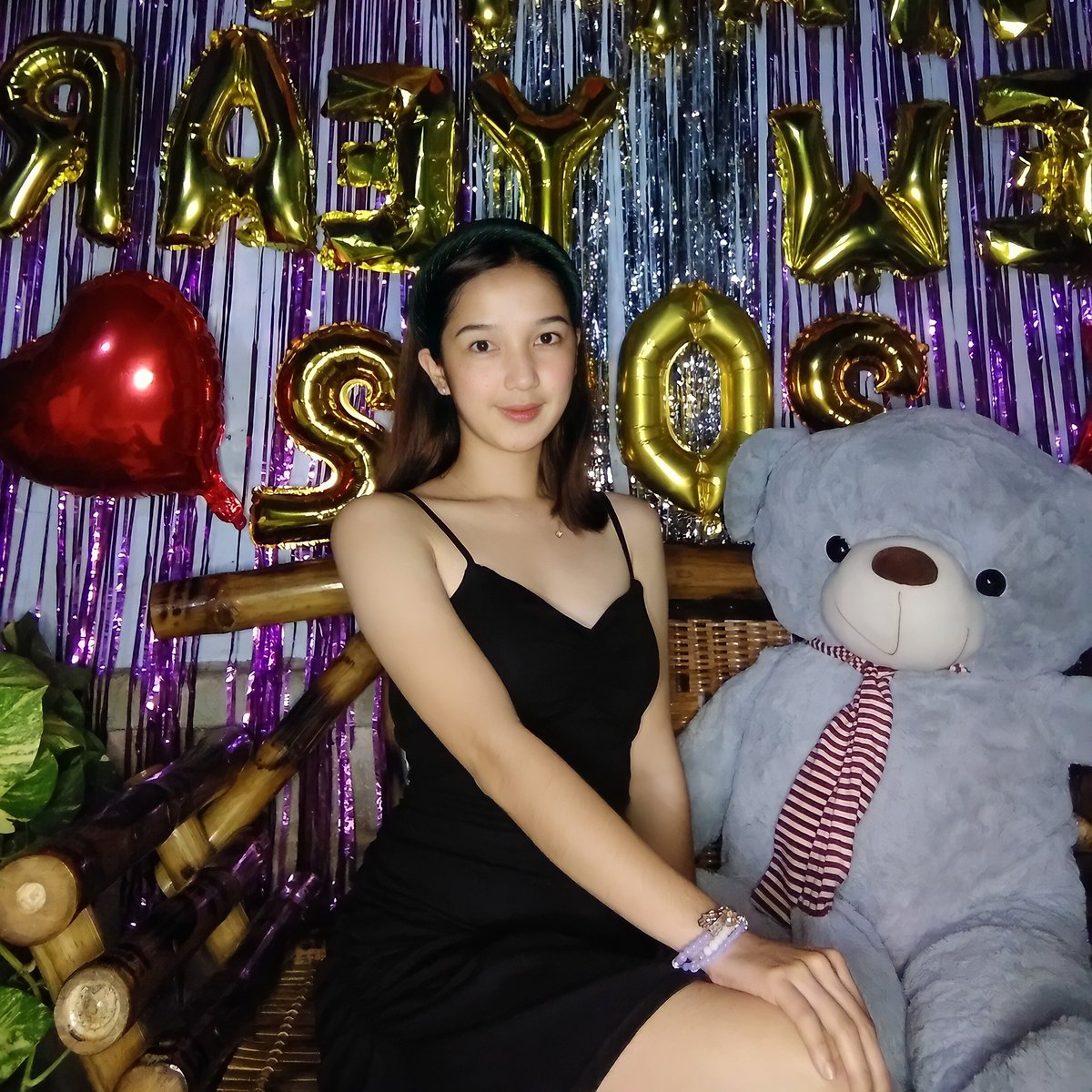 dlynvnsn's tweet photo. Happy New Year 💜�� https://t.co/0TKnFc0EiF