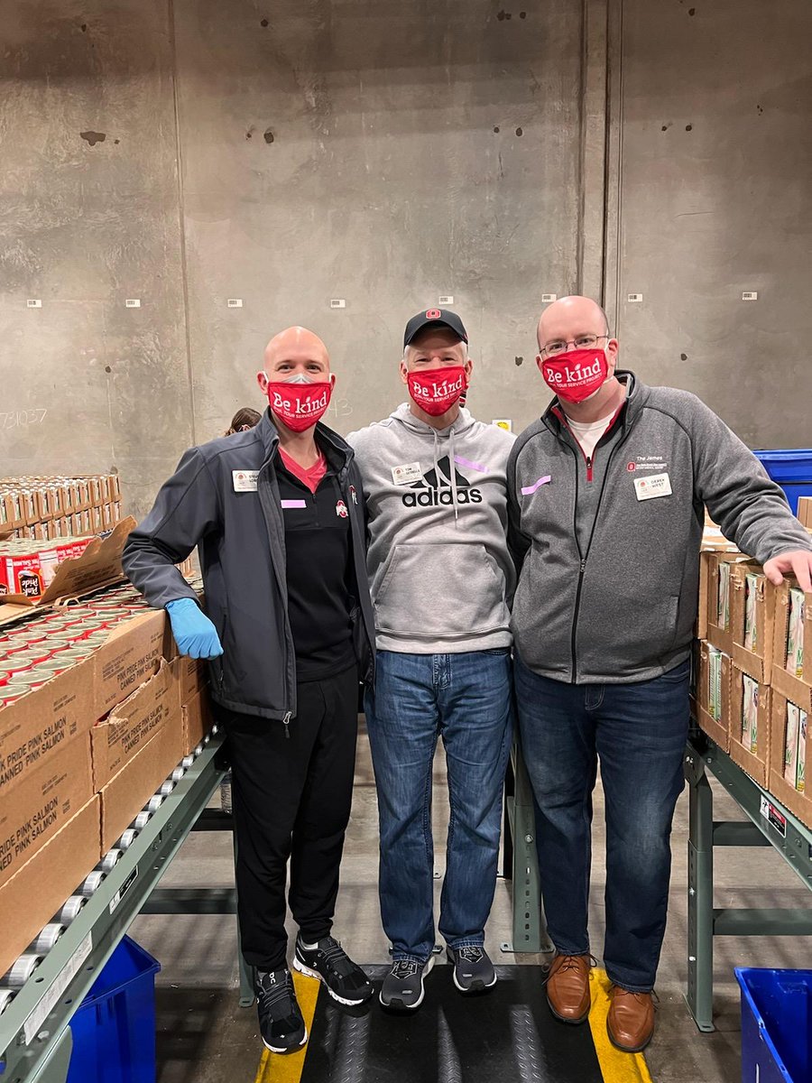 Current and former USAC Chairs volunteering at the LA Food Bank at the Rose Bowl.  #Buckeyes #rosebowl #GoBucks