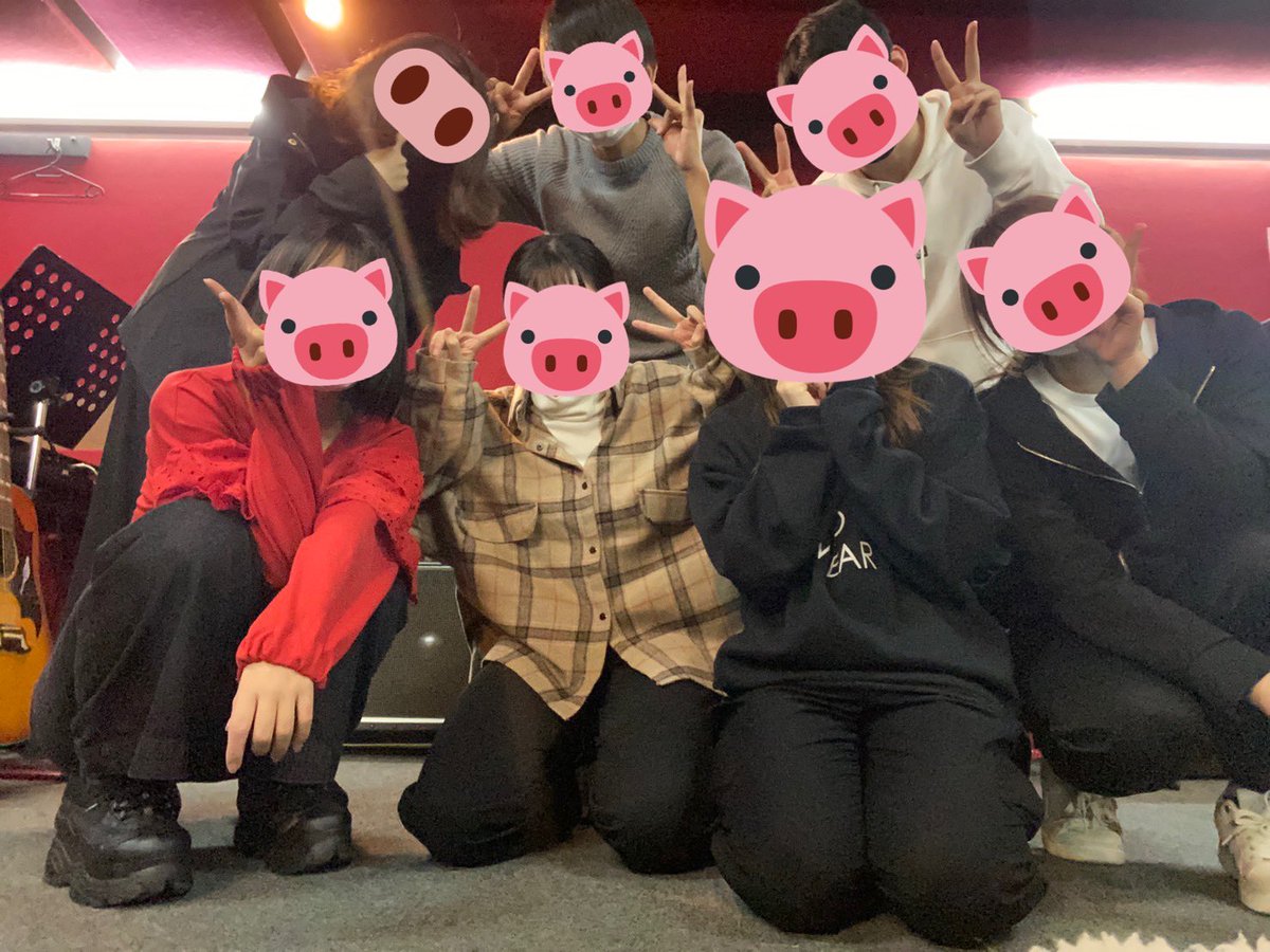 tonkatuuu7's tweet photo. 明けましておめでとうございます！🎍🌅🍶

2021年はトンカツ定食を応援してくださり、
ありがとうございました✨✨

2022年も頑張っていきますので、
よろしくお願いします🐷🙌🏻

by.トンカツ定食一同 https://t.co/gKDtKkx86g
