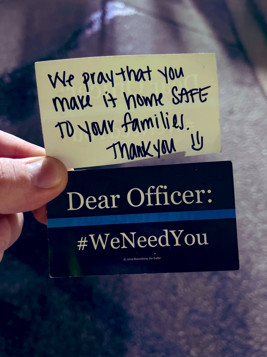 SarasotaPD's tweet photo. Tonight while working the #NewYearsEve #PineappleDrop in @CityofSarasota, several of our Officers were handed these cards.๐They read, โWe pray that you make it home safe to your families. Thank you!โ Thank you, #Sarasota. We appreciate your support more than you know #WeSeeYou https://t.co/zIAwwudz65