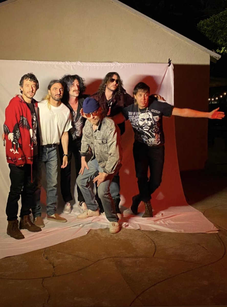 voidzfanaccount's tweet photo. Behind the scene of SEEKINGS collaboration https://t.co/ISFUsgzdr9
