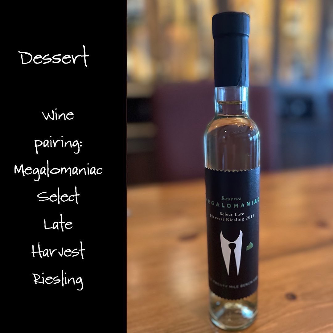 ElmhirstsResort's tweet photo. Dessert course with flair 🤩 Warm Brie &amp; Pear Tart served with vanilla ice cream &amp; #ElmhirstsOwn honey 🍯 #feaston Wine Pairing: @MegalomaniacJHC  Select Late Harvest Riesling ✨ #HappyNewYear #NewYearsEve2022 #GoResorting #RediscoverON https://t.co/qsrDaFsr0k