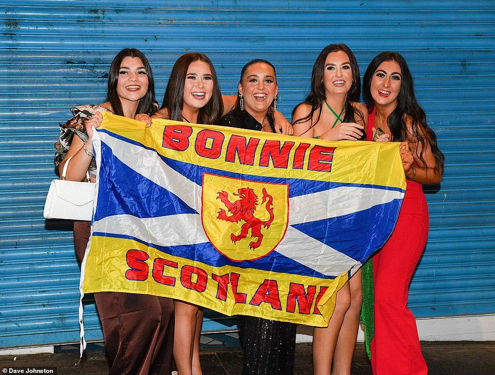 JamUSDCoin's tweet photo. @GlasgowGuy2015 @EssexPR Refugees escape from SNP tyranny https://t.co/4iZpFynEXm