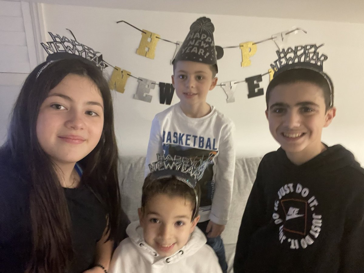 #CNNNYE Happy New Years from the dinis family!!🥳❤️