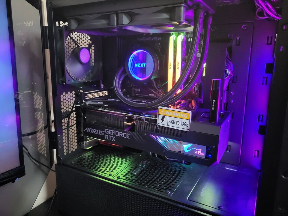Cy92PRO's tweet photo. @AorusOfficial  #BeWithAORUS, #AORUSXmas https://t.co/ZVQ9G7hXy4
