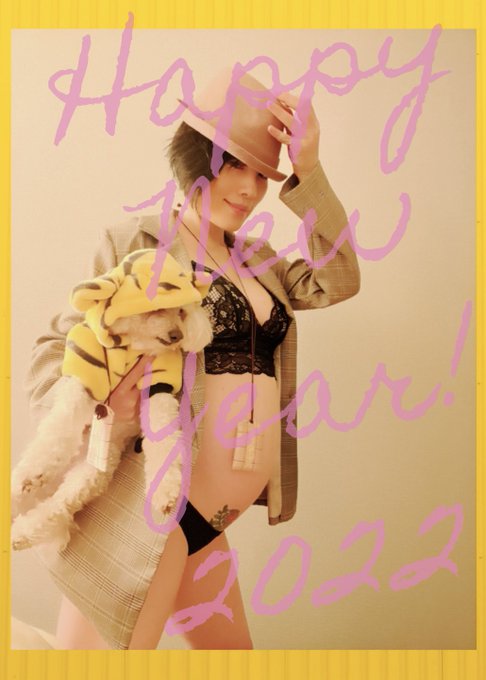 あけましておめでとうございます🎍 元旦からどこの劇場も盛り上がりますように✨✨ 今年もよろしくお願いします😊🐩💓 https://t.co/Zs30CGHQUC