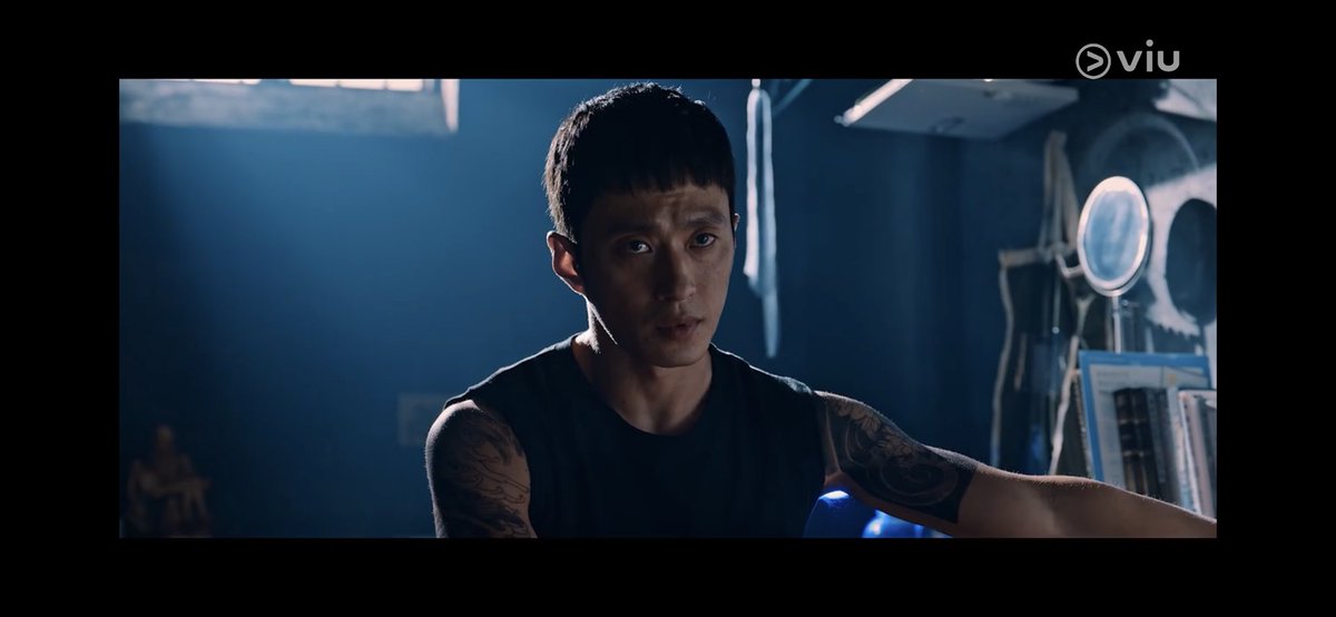 jermierosie's tweet photo. มาดูคิมซูแต่โดนคนนี่ตกเฉย ตอนเล่นคิงด้อมยังไม่โดนดึงดูดเท่าเรื่องนี้ จีแทเห็นฮยอนซูแล้วคงนึกถึงตัวเองอะเลยคอยช่วยเหลือ แม้จะไม่ได้นำฮยอนซูไปในทางที่ถูกแต่ก็ทำให้ฮยอนซูเอาตัวรอดในคุกได้ #OneOrdinaryDayep8 https://t.co/Qvo98QXS8x