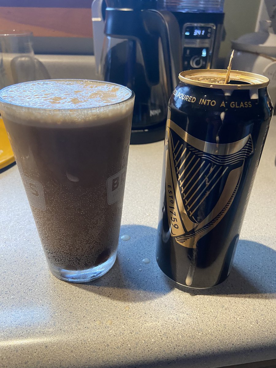 SingleAsDollBil's tweet photo. GoodBye 2021! We Did It
1 @GuinnessIreland
1 @dogfishbeer #SeaQuenchAle
Plus 1 #JoshCabRed
🍺:44
🥃:8
🍹:3
🍷:1
#StayClassy #CheersBud https://t.co/2FFPK2Q2rP