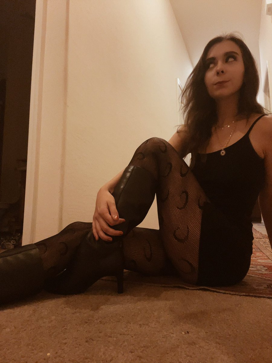 AnyaDaystar's tweet photo. There are better pictures, but I think this one where I got caught taking selfies is pretty cute https://t.co/aAi8jkvSrC