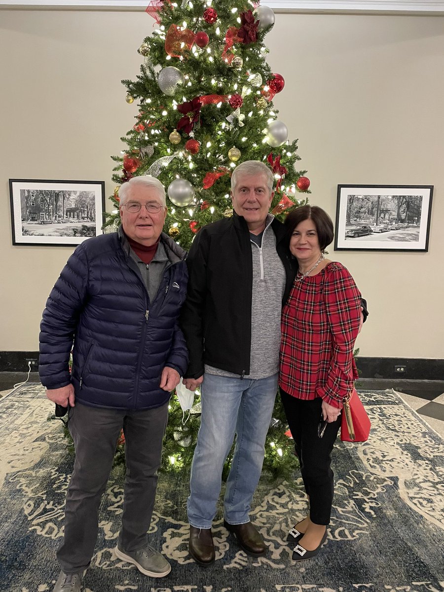 KimIves8's tweet photo. Happy New Year 🎆🎈 ❤️💚! Celebrating with my handsome hubby and brother in law at the Queensbury Hotel, Glens Falls, NY! Hometown USA! https://t.co/nntFoExfl0