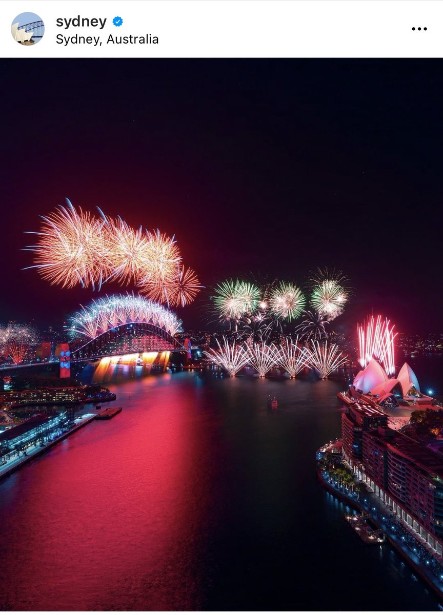 GofuluJ's tweet photo. HAPPY NEW YEAR2022 #sydney https://t.co/yPlNz5HE8o