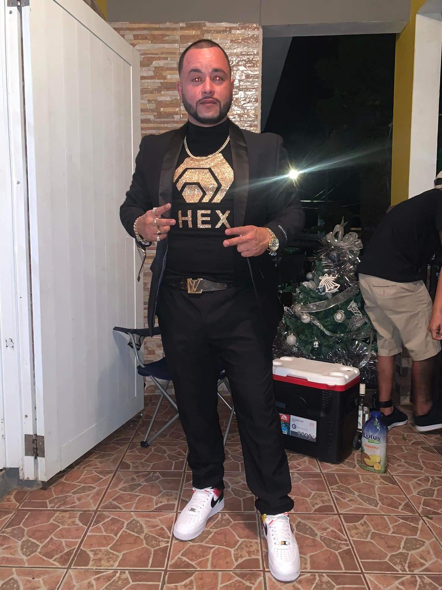 CarlosCCCLXIX's tweet photo. From my island of charm Puerto Rico I want to wish all #Hexicans a happy and prosperous new year and that the riches that @RichardHeartWin has given us continue to multiply ( x ) as they have done until today, love #HEX #PLS #PLSX #HAPPYNEWYEAR2022 https://t.co/1E684oxnrk