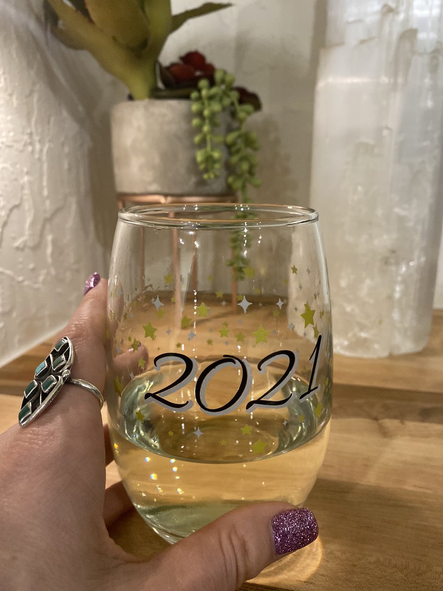 Ending this year feeling so grateful and positive. 2021 has been challenging, expansive and richly fulfilling. Let’s all keep striving to do better, look deeper and elevate each other more. I have a good feeling about you, 2022. Let’s do this 🥂