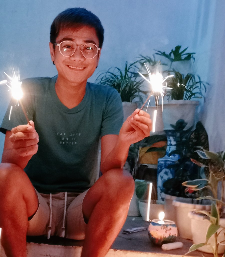 jaetothethird's tweet photo. i hope this year brings us all closer to achieving our dreams, that we fly off to new heights and be surrounded by happiness and love.. #Hello2022 #NewYear2022 #NewBeginnings2022 #IChooseMyself #BYE2021 https://t.co/PZ8bje4fI0