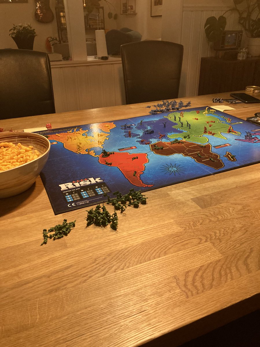 VÄRLDSHERRAVÄRREVELDE!  <a href="/TuttoBalutto/">TuttoBalutto</a> <a href="/Wilbacher/">Thomas Wilbacher 💜</a>