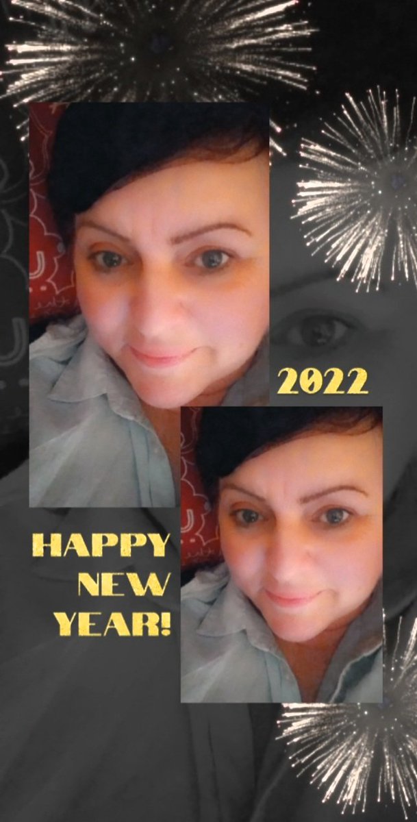 LindagreenMrsGx's tweet photo. Happy New Year peeps !! 
Love and laughter to you ALL ♥️♥️♥️♥️  xxxxx https://t.co/dFkxGmdmhV