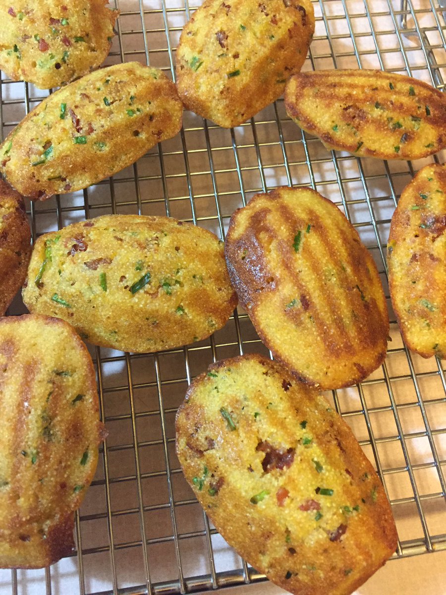 twogalscooking's tweet photo. Madeleines with bacon, sun dried tomatoes and chives. Happy new year! #foodies #madeleines #happynewyear #homecooking #eathappy https://t.co/bSonB3nayJ