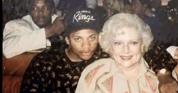 AnCapTy's tweet image. Y'all like Betty White so much name 3 of her songs