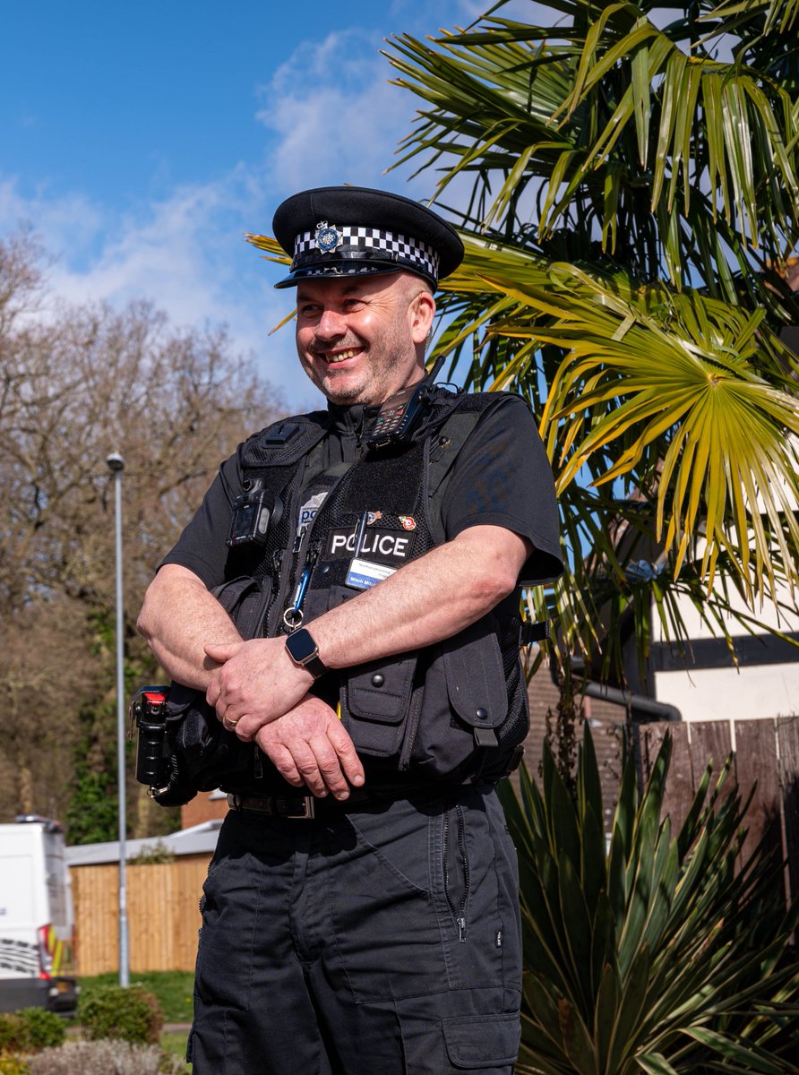 NorthantsPolice's tweet photo. Former PC Mitch Mitchinson has been awarded the Queen's Police Medal in the New Year's Honours list.
Mitch, who retired in June, has been given the award for dedication to neighbourhood policing.
More here 👇
https://t.co/yejH1CXtGc https://t.co/WOEIOex9rp