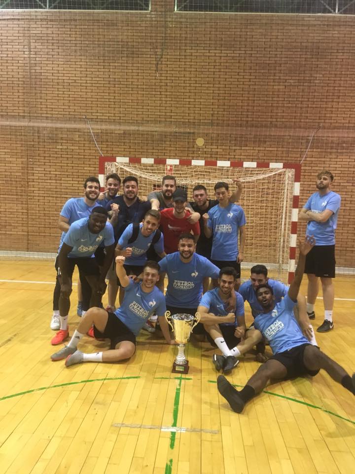 RaulSV9's tweet photo. La familia es la base para vivir un nuevo año inolvidable.
No es el destino, es el viaje. Disfrutar cada día de esta vida... https://t.co/U00O7TlUhS