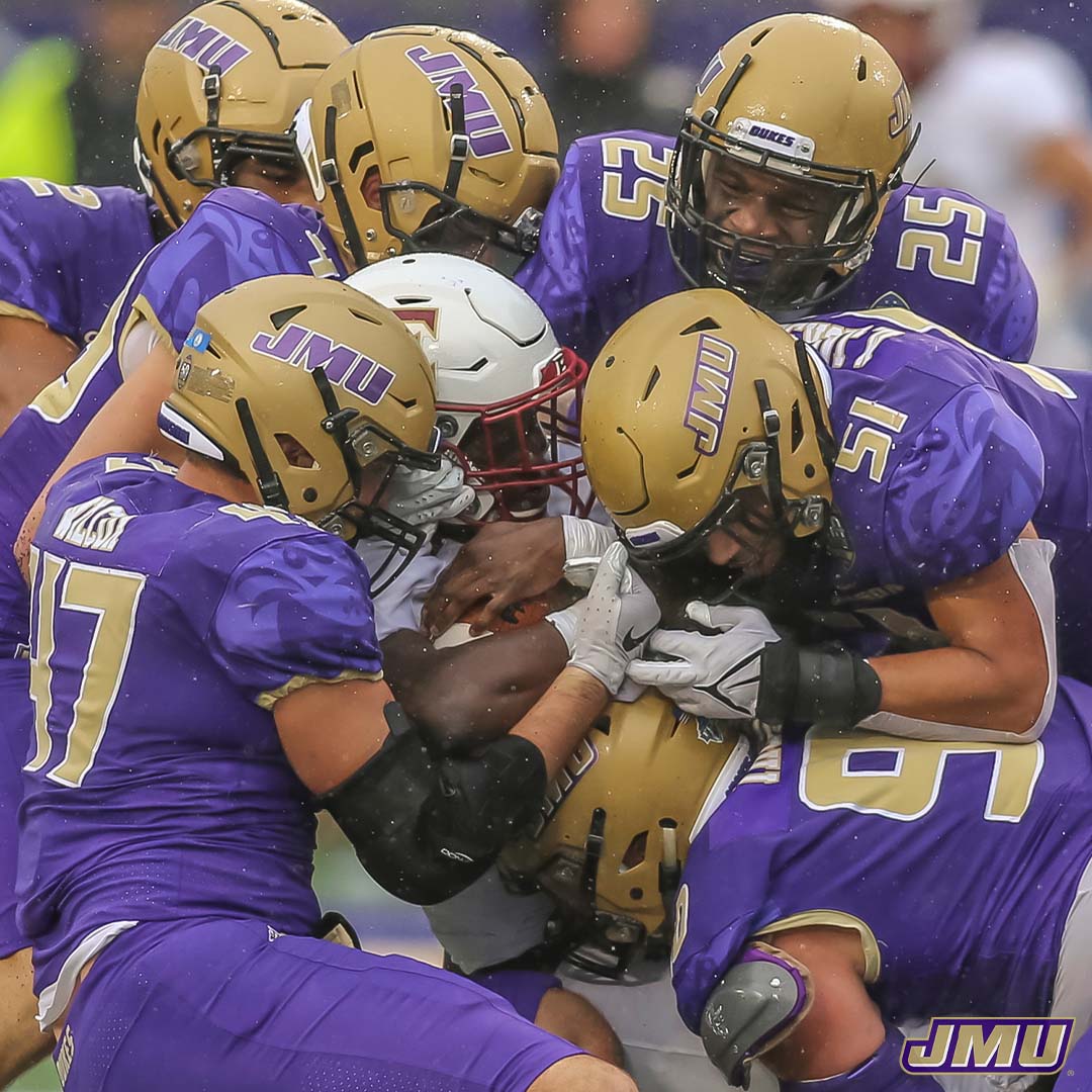 JMUFootball's tweet photo. Happy New Year, JMU Nation!

Ready to shine in 2022.

#GoDukes https://t.co/tCUTigA7Y9