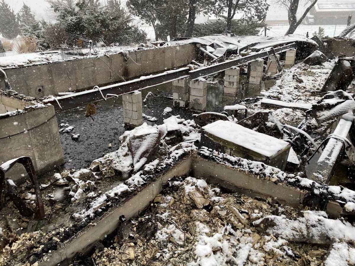A look at one of the homes in Spanish Hills that was destroyed in the #MarshallFire. It’s still smoldering in the snow. The barn 50 feet away is untouched.