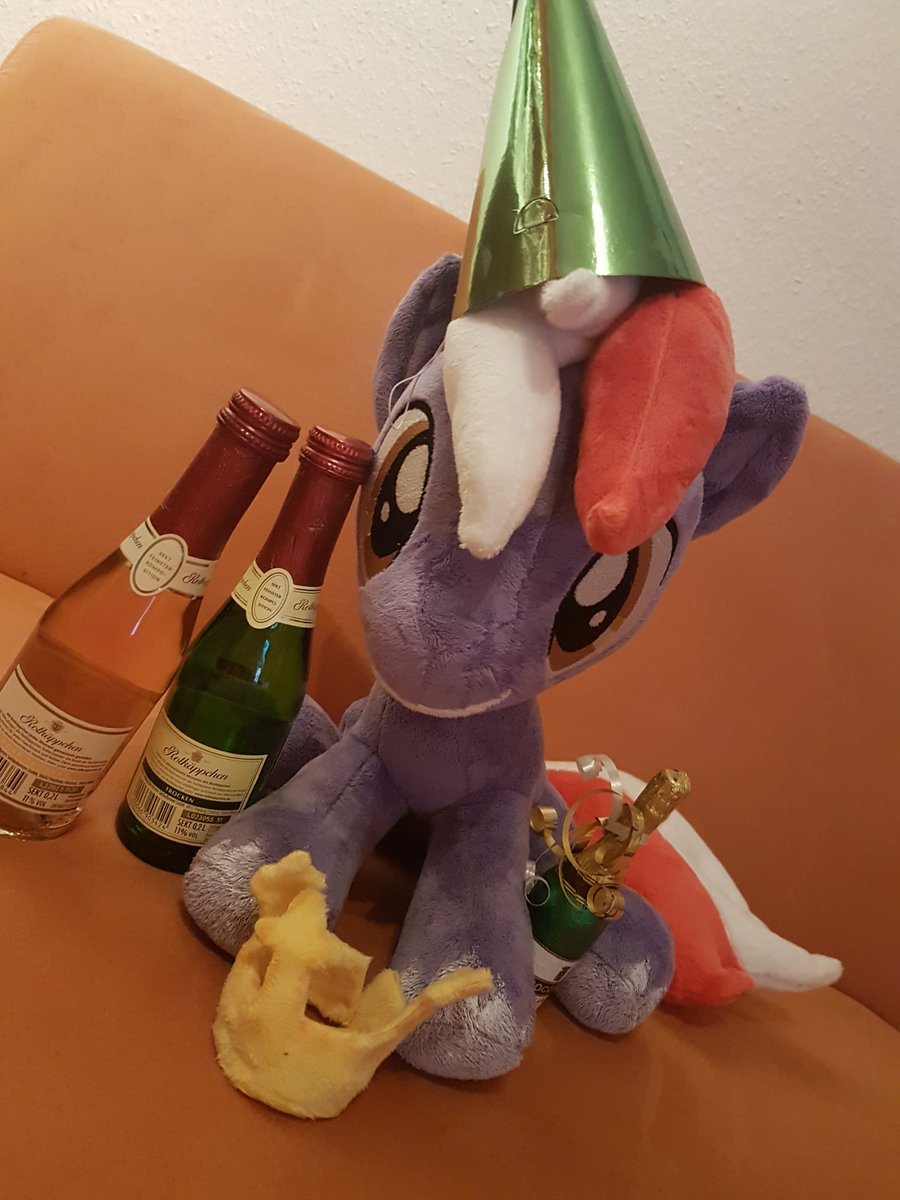 Der Bronies Thüringen e. V. wünscht allen ein gesundes neues Jahr 2022!
Bitte bleibt alle gesund!
🥂🎊🎉🎇🎆

The Bronies Thüringen e. V. wishes everyone a happy new year 2022!
Please stay healthy!
🥂🎊🎉🎇🎆

#BTeV #MLP #brony #Neujahr #NewYear