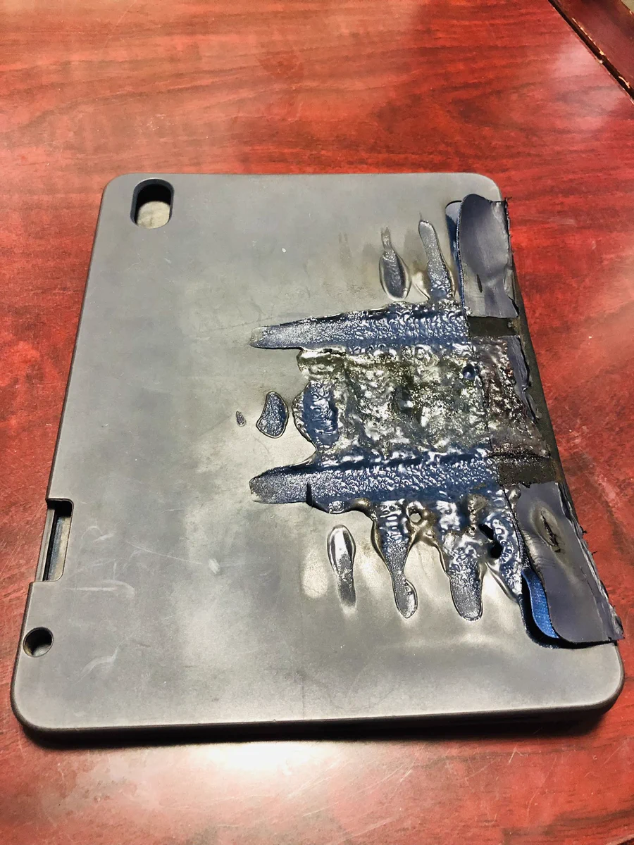 今年一番の事件！創作データの9割が入ったタブレットが焼かれる！