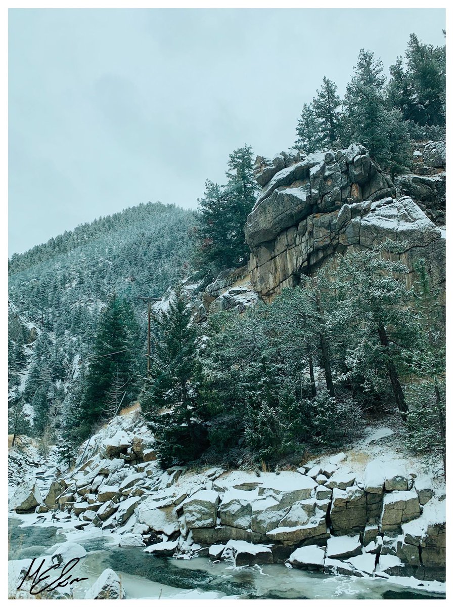 MelanieElsonUSA's tweet photo. Snow falling in Boulder #boulder #BoulderColorado #colorado #snow https://t.co/NKLNfUwYo4
