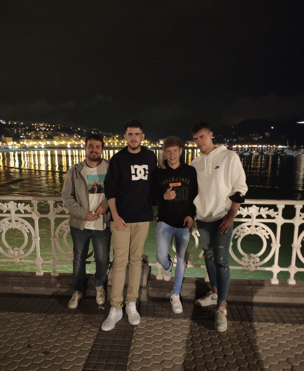 JotasaurioRM's tweet photo. Este año me ha cambiado mucho a nivel personal y profesional. Muy orgulloso de poder decir que he acabado el año con más gente en mi vida de la que lo empecé. Ojalá volver a decir lo mismo el año que viene. Muchas gracias a todos por cada momento de este 2021. Os quiero mucho ❤️ https://t.co/LoFs1Y1nTb
