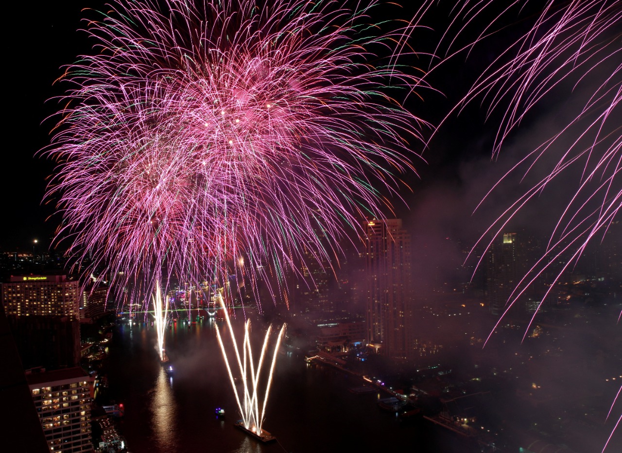 infobae on Twitter: "El mundo celebra el Año Nuevo: así se iluminan las grandes  ciudades para recibir al 2022. 🔸 Un espectáculo de pirotecnia en Bangkok  https://t.co/QGMg9T9GAY https://t.co/fdnFY5ccCr" / Twitter