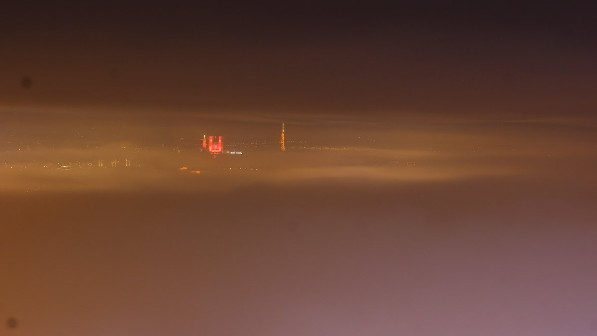 meteoservice69's tweet image. 00:00 au sommet de la Tour Part Dieu (Lyon 3è) ✏
🌡 Il fait 4.5°C (Lyon 7è).
📷 Webcam Hotel Radison Blu.
#Lyon #Rhône #France