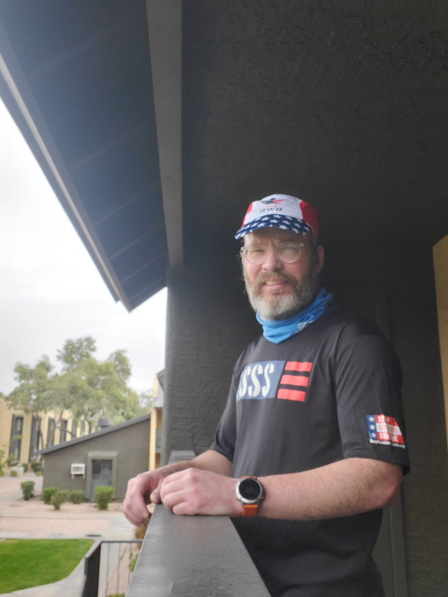DRCGallery's tweet image. Ran a couple easy miles to finish out 2021. Here's to an even better #2022NewYear! #TeamULTRA #ILikeBeer @MichelobULTRA #bibchat @BibRave
